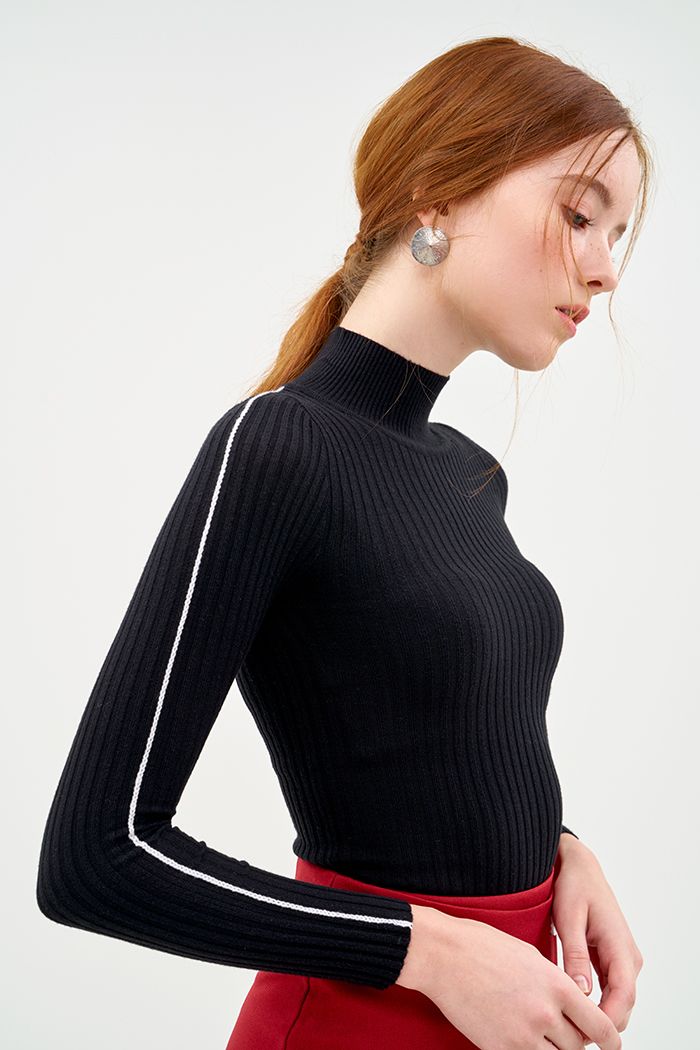 Áo dệt kim ôm body tay dài nhấn màu