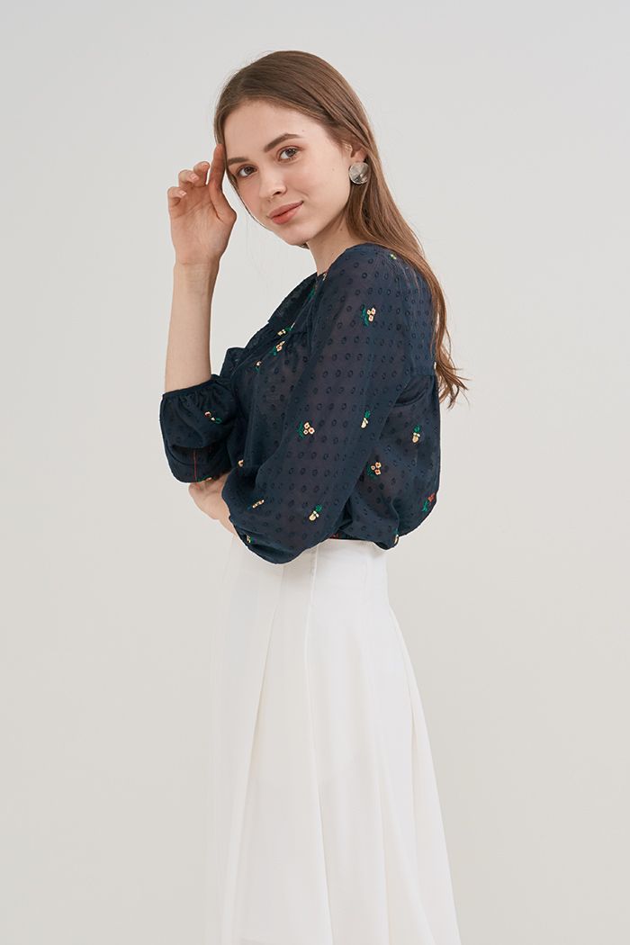 Áo cotton thêu hoa tay dài rã nhún ngực