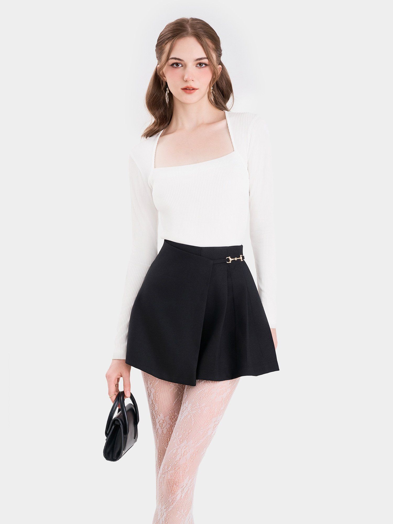  Váy skort đắp chéo xếp li đính khoen kim loại 