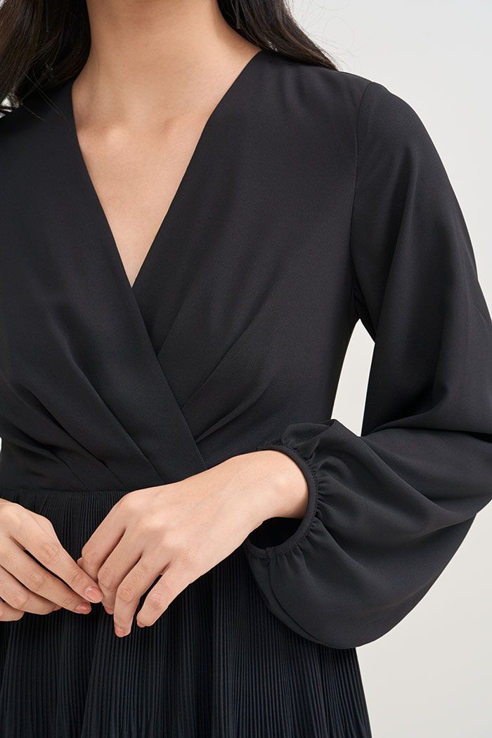 Đầm đắp chéo tay dài dập li tùng