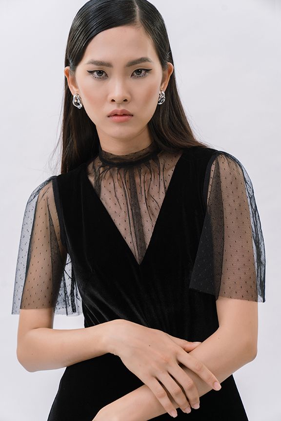 Đầm nhung midi cổ tim phối lưới bi