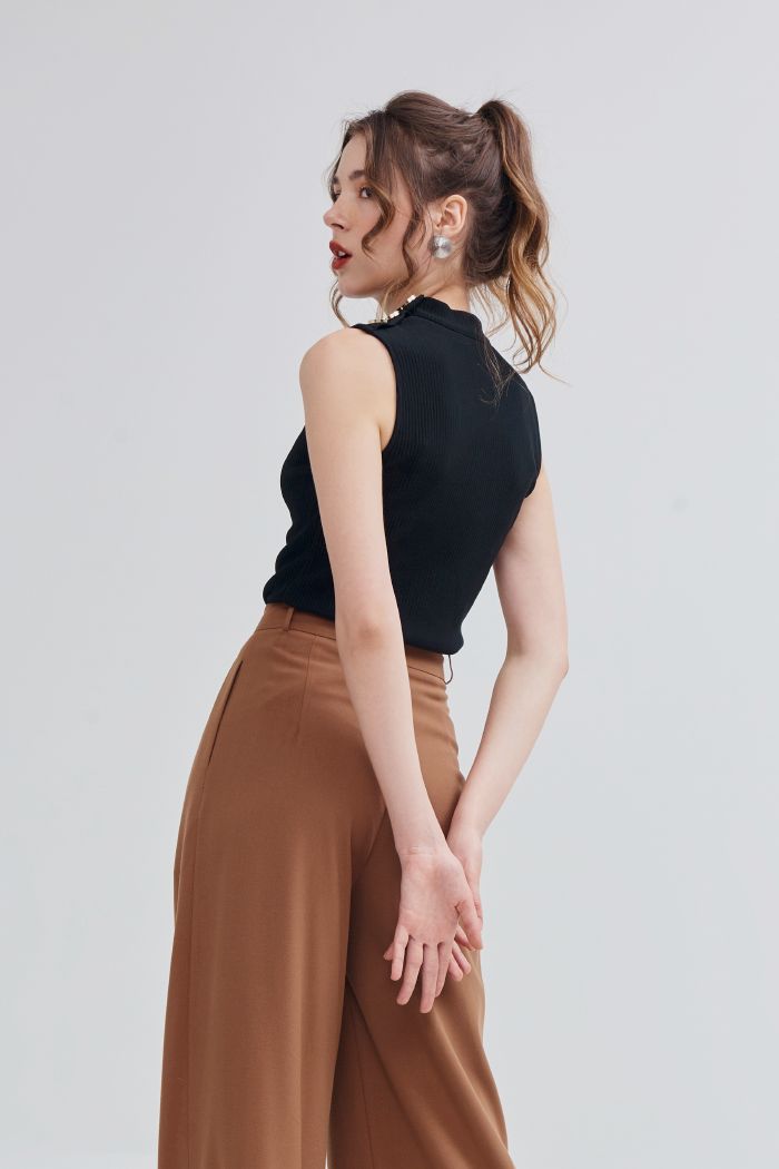 Áo croptop nhấn nút vai