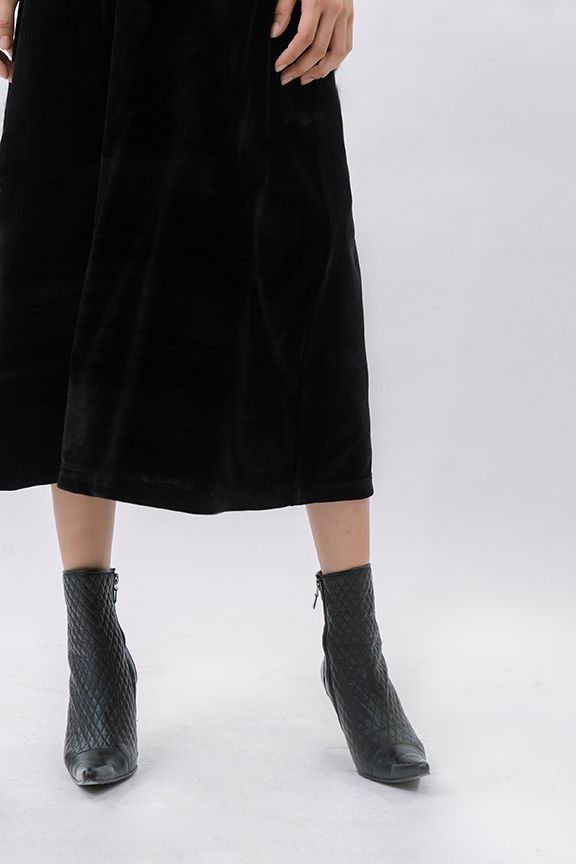 Đầm nhung midi cổ tim phối lưới bi