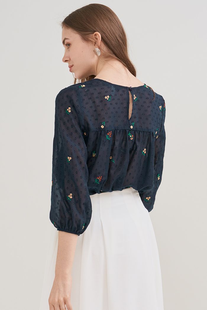 Áo cotton thêu hoa tay dài rã nhún ngực