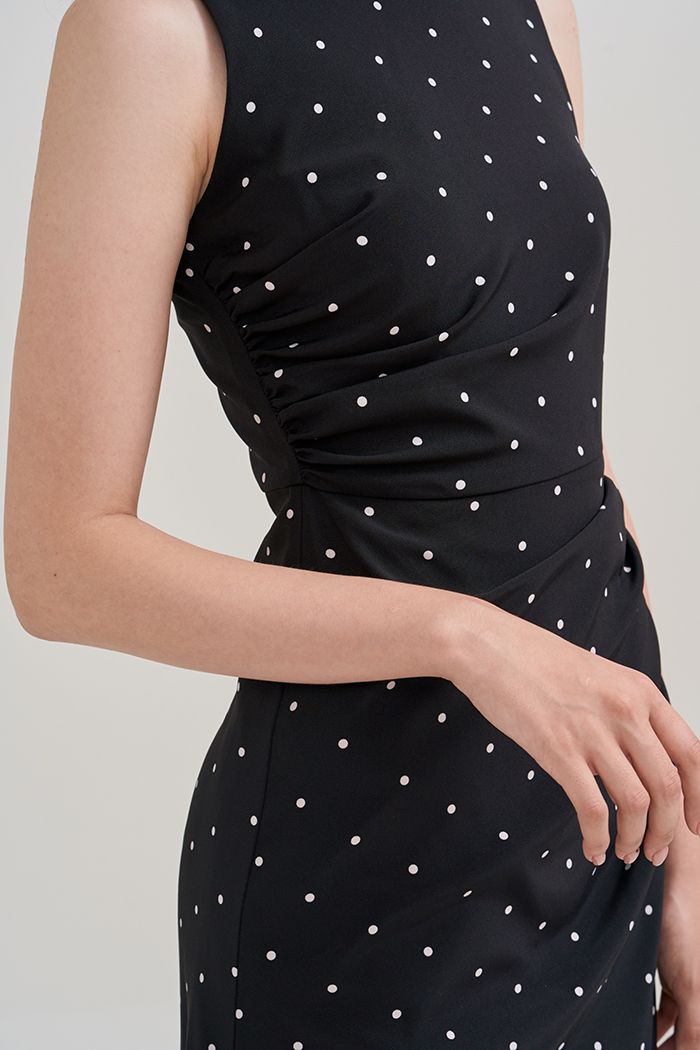 Đầm sát nách form ôm rút nhún 1 bên