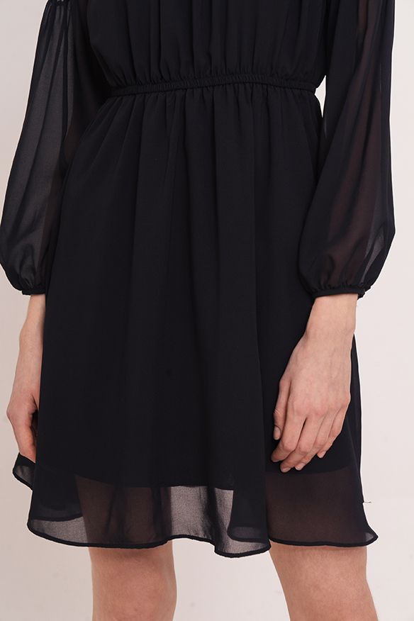Đầm chiffon phối ren ngực tay dài