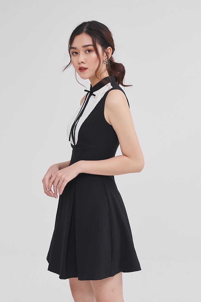 Đầm sát nách phối màu rã ngực cột ribbon