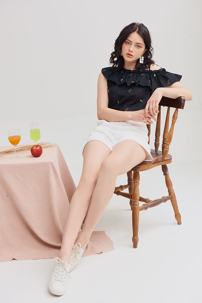 Áo cotton thêu hoa bèo 1 vai dây