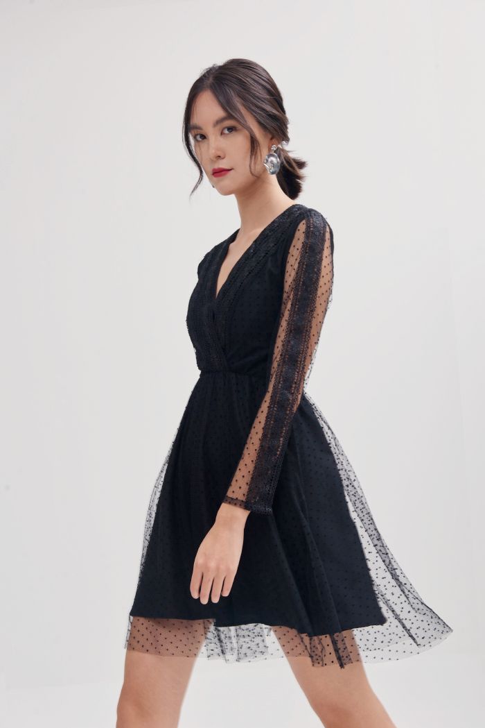 Đầm đắp chéo ngực nhấn ren