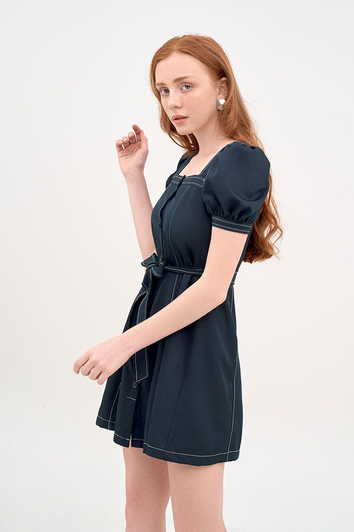 Đầm cổ vuông diễu chỉ nổi nẹp nút tay con