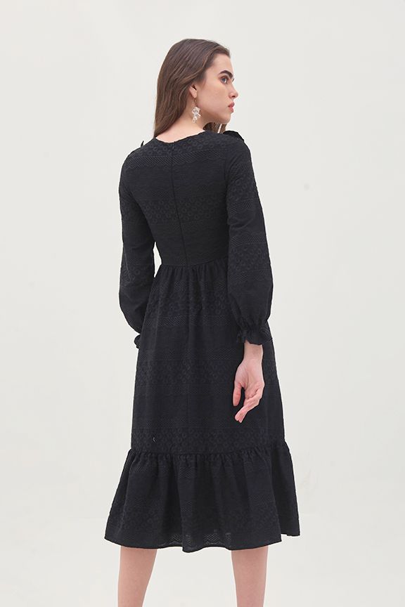 Đầm midi bèo ren cotton thêu