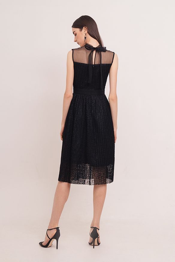 Đầm ren dập li phối sheer mỏng 3 lớp