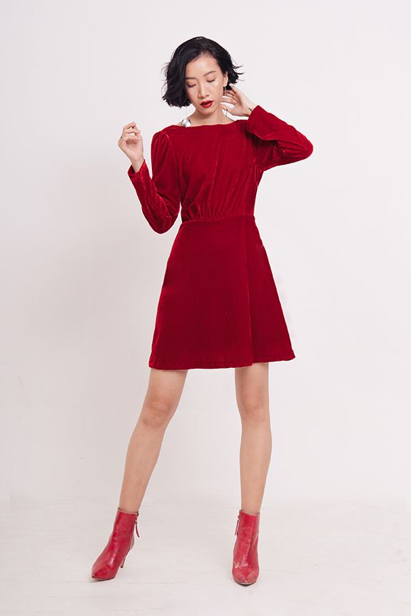Đầm nhung tay lỡ đính dây kim loại
