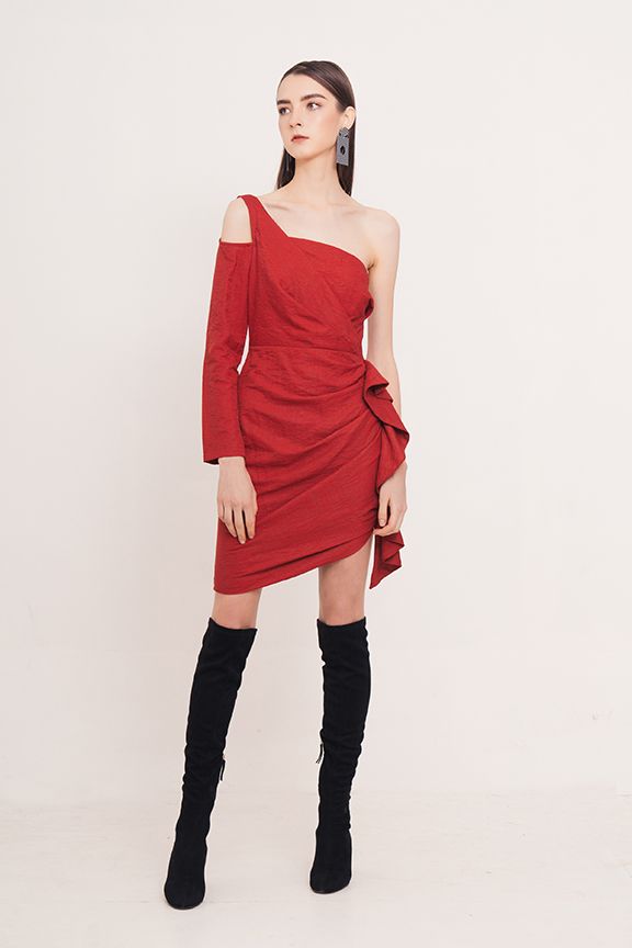 Đầm 1 vai tay lỡ gấm