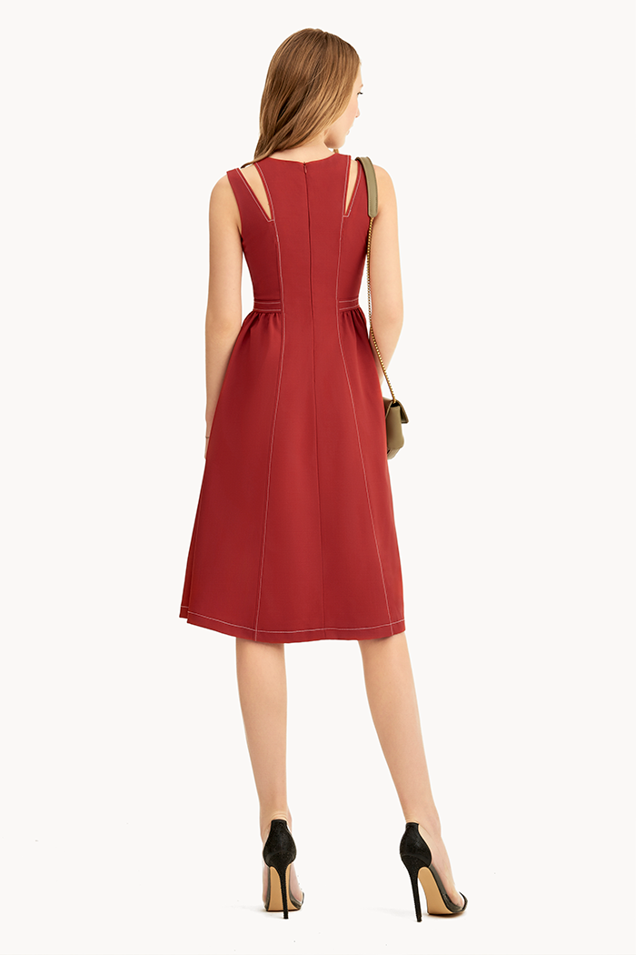 Đầm cutout vai chỉ nổi