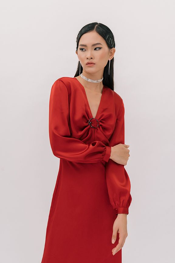 Đầm phi dài nhấn khoen ngực