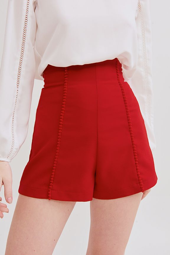 Quần short nhấn viền dọc tiệp màu