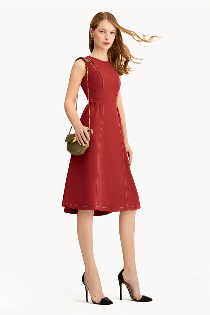 Đầm cutout vai chỉ nổi
