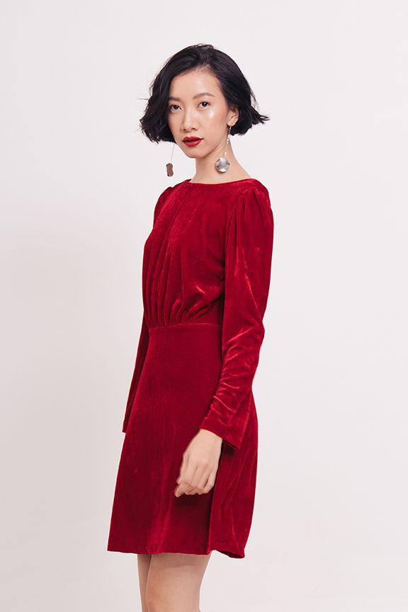 Đầm nhung tay lỡ đính dây kim loại
