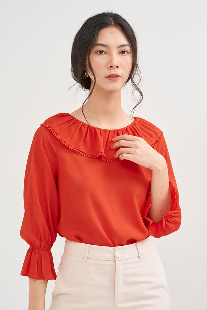 Áo cổ tròn tay dài bèo ren cổ