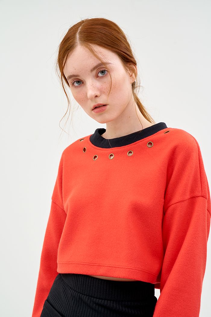Áo thun croptop cổ đục mắt cáo
