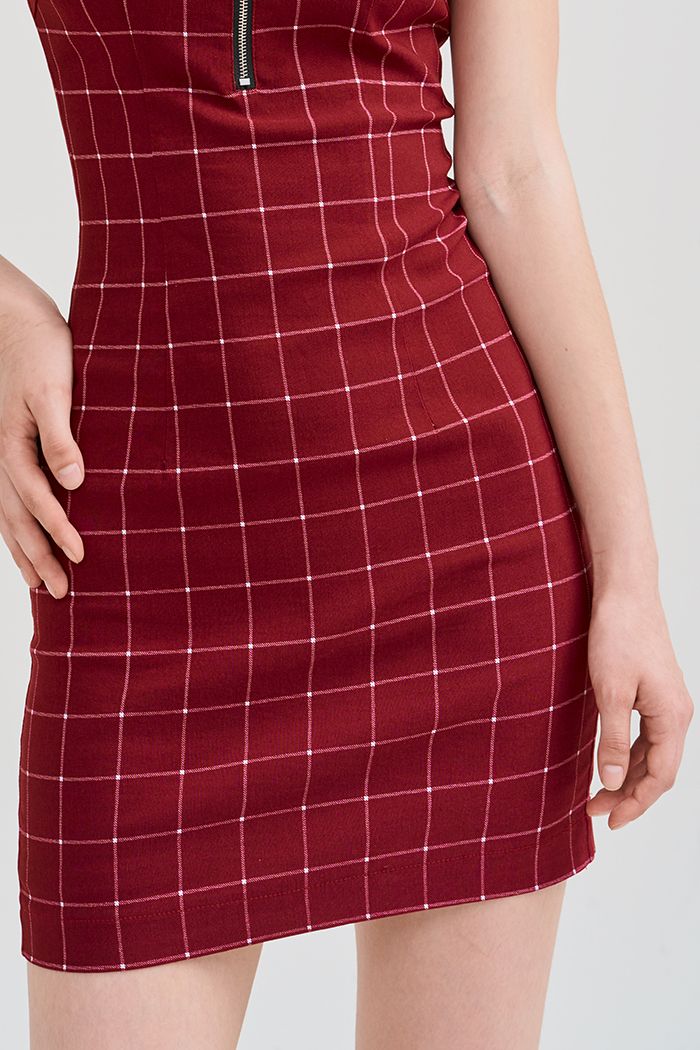 Đầm caro sát nách dây kéo sắt