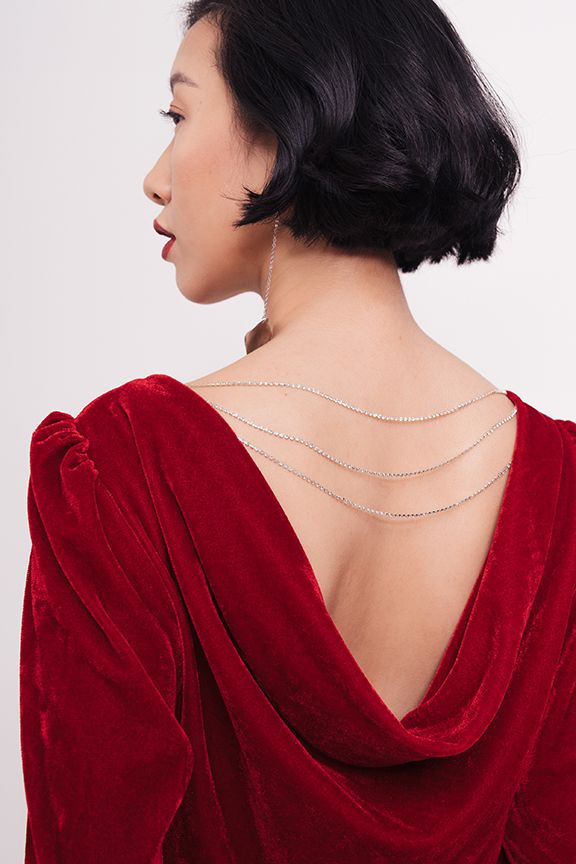 Đầm nhung tay lỡ đính dây kim loại