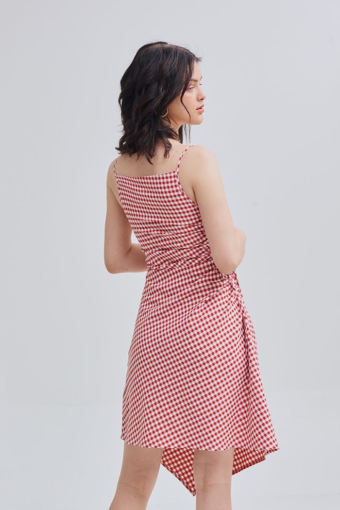 Đầm 2 dây caro rút nhún 1 bên eo