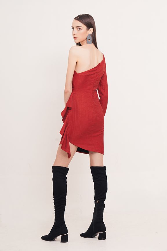 Đầm 1 vai tay lỡ gấm