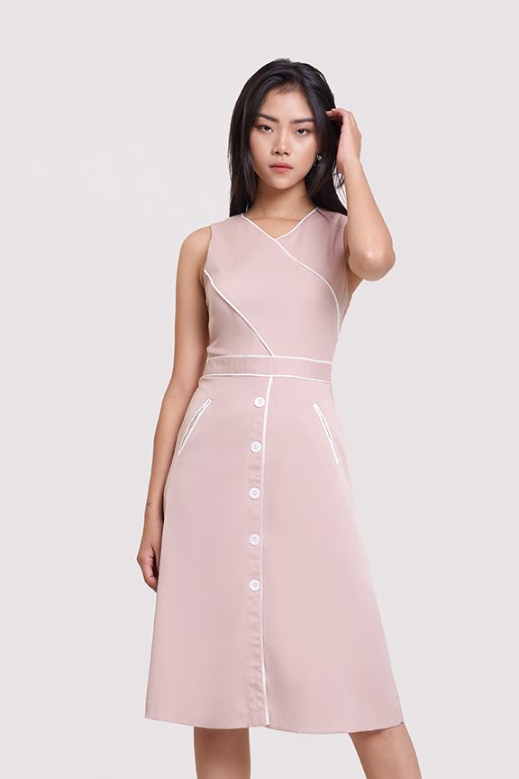 Đầm sát nách nhấn viền túi mổ