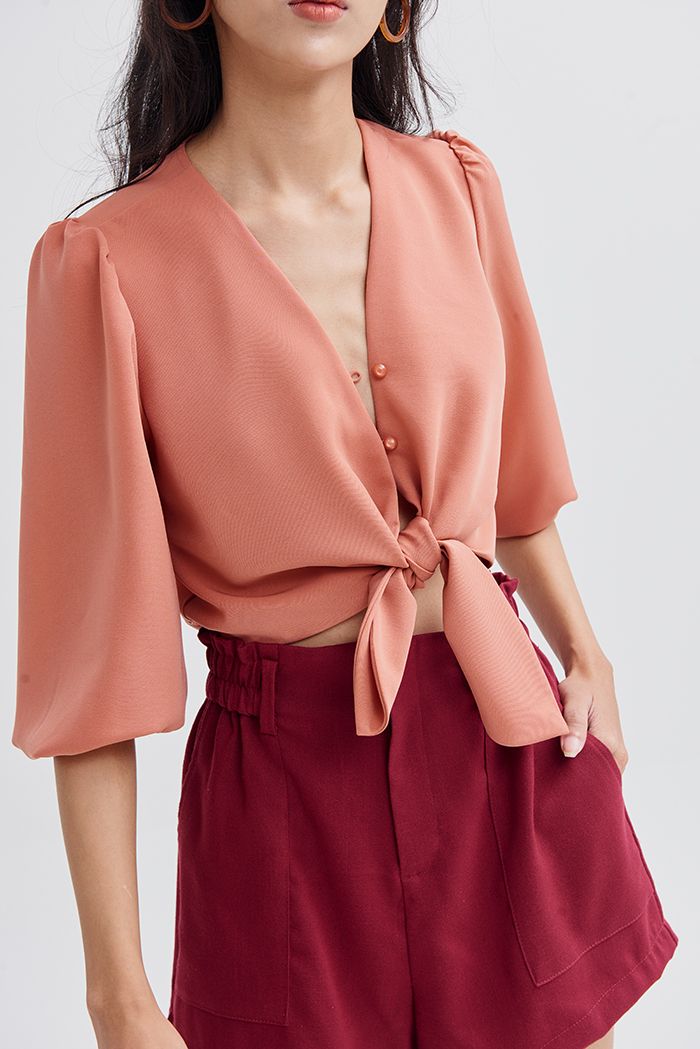 Áo croptop tay lở cột nơ trước đi biển ss19