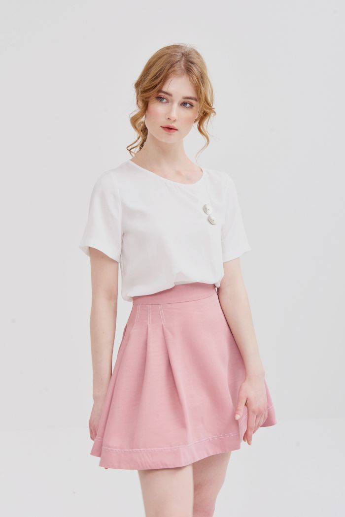 Váy ngắn diễu chỉ nổi