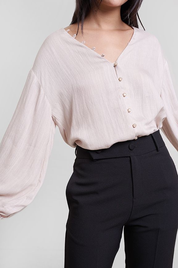 Áo linen cổ tim nút bọc
