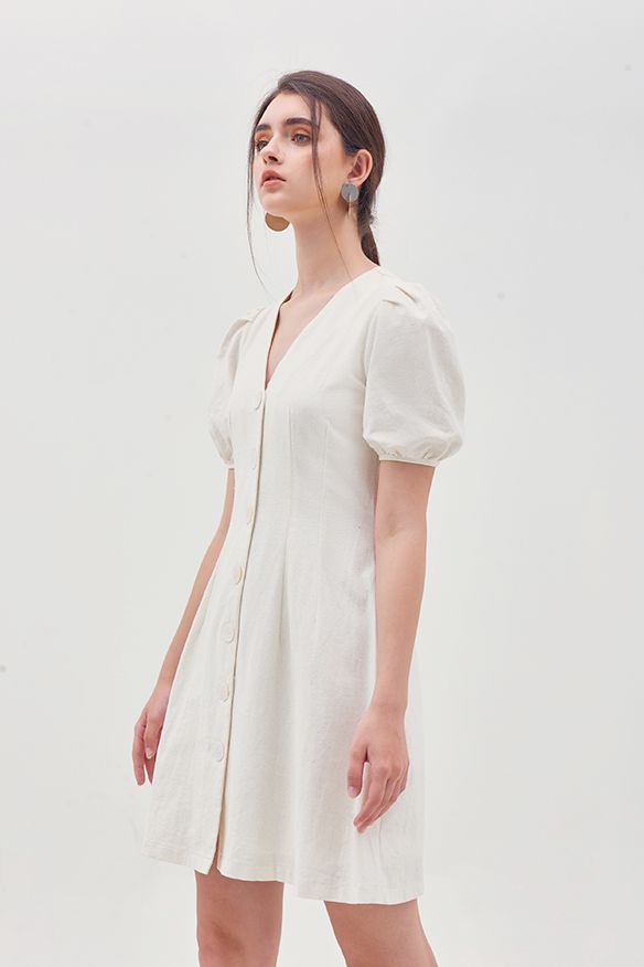 Đầm linen cổ tim nút thân trước