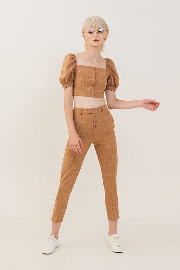 Áo croptop cổ vuông nhấn nút