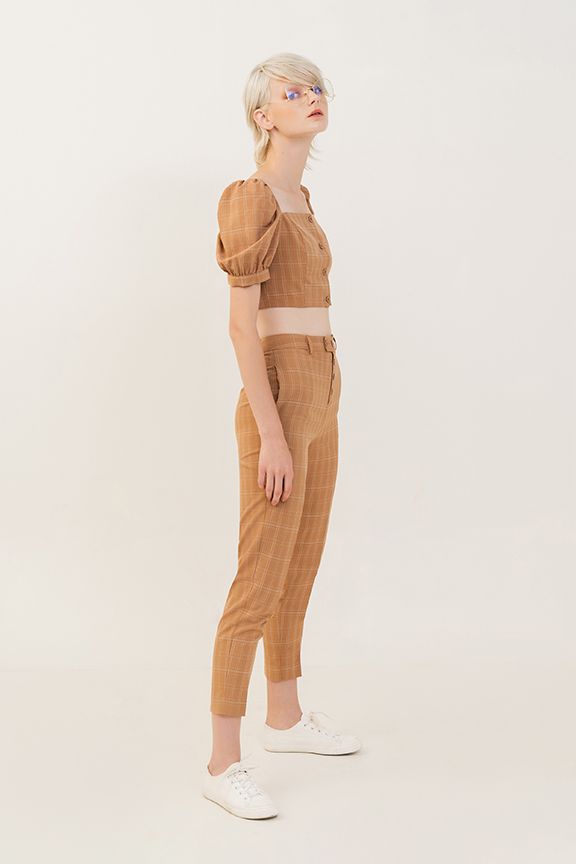 Áo croptop cổ vuông nhấn nút