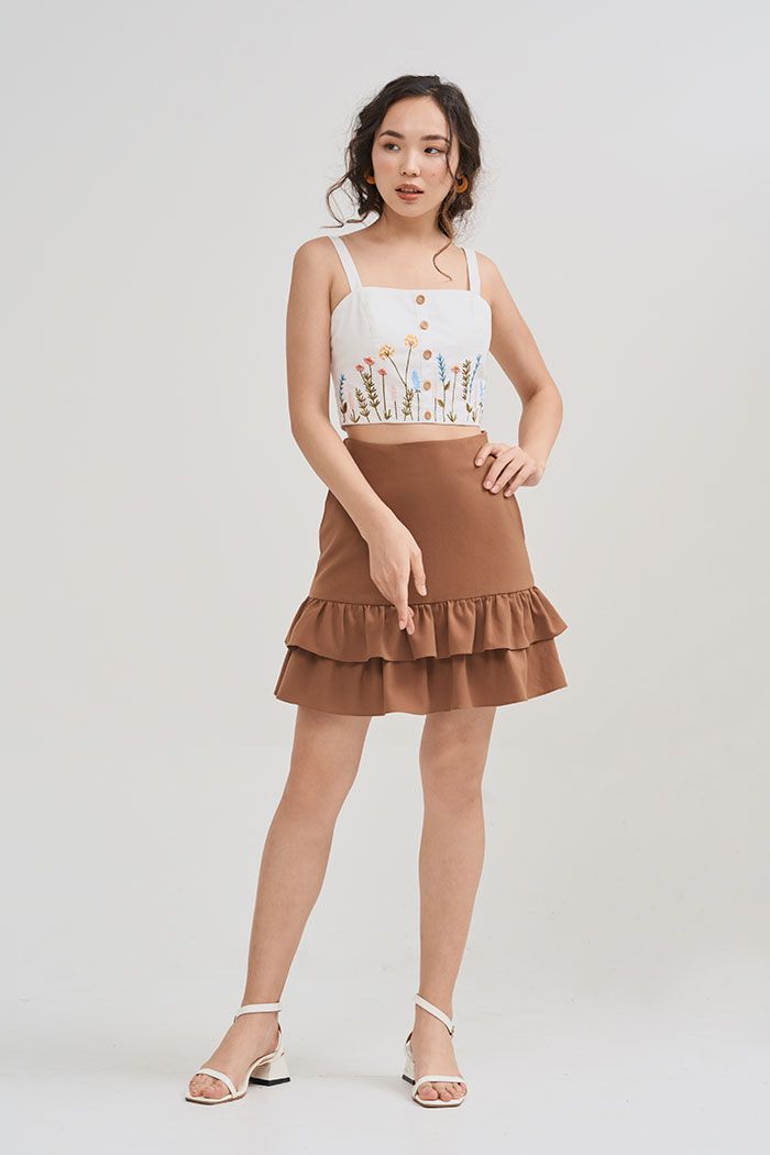 Áo croptop 2 dây nẹp nút thêu hoa