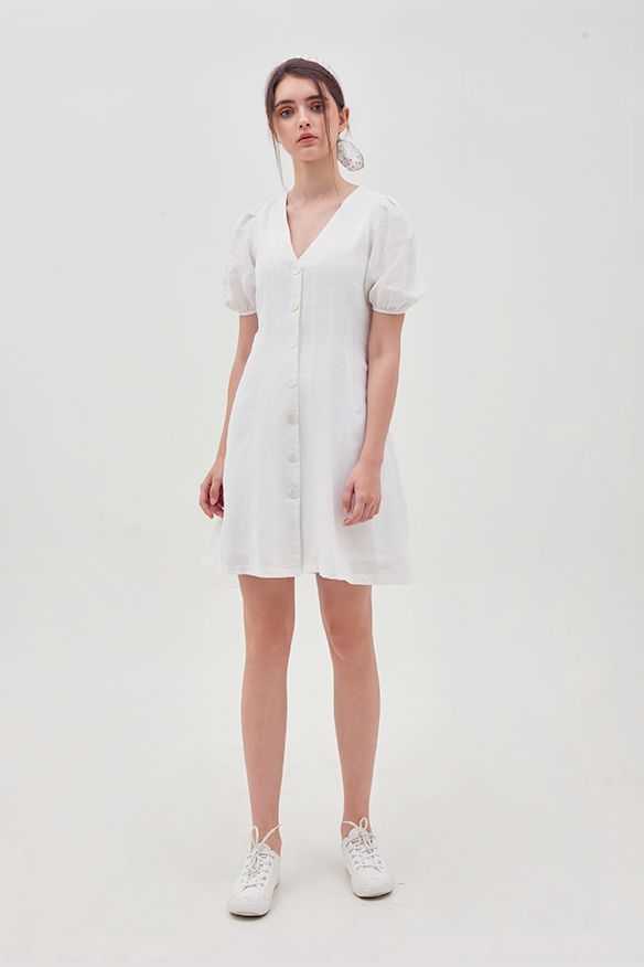 Đầm linen cổ tim nút thân trước