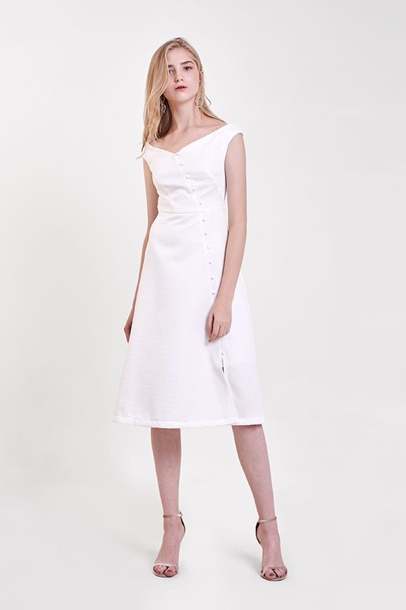 Đầm party vải tuyết nhấn nút bọc cutout