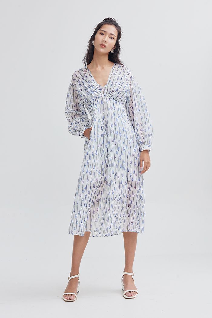 Đầm sheer in hoạ tiết hoa lyly cổ tim