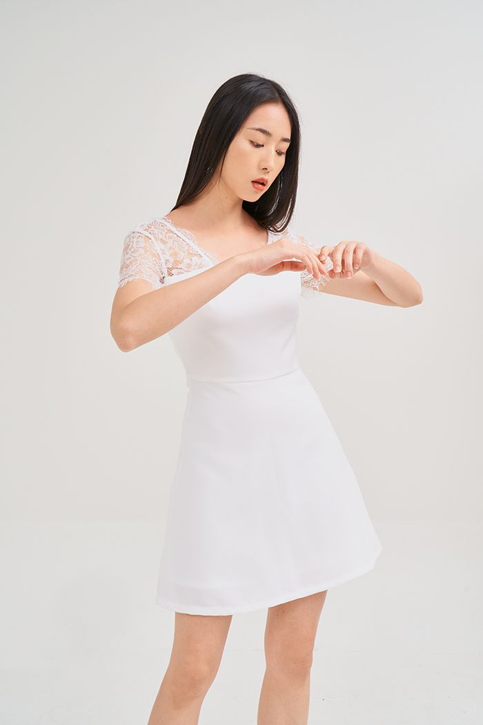 Đầm form A phối ren tay