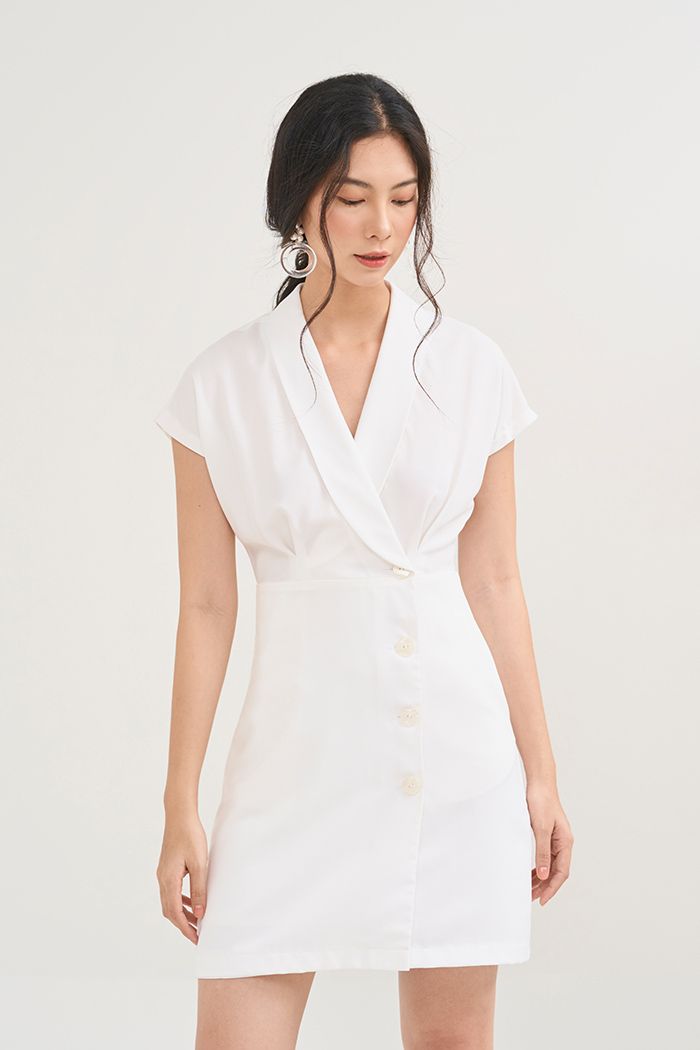 Đầm cổ danton đắp tùng nhấn nút