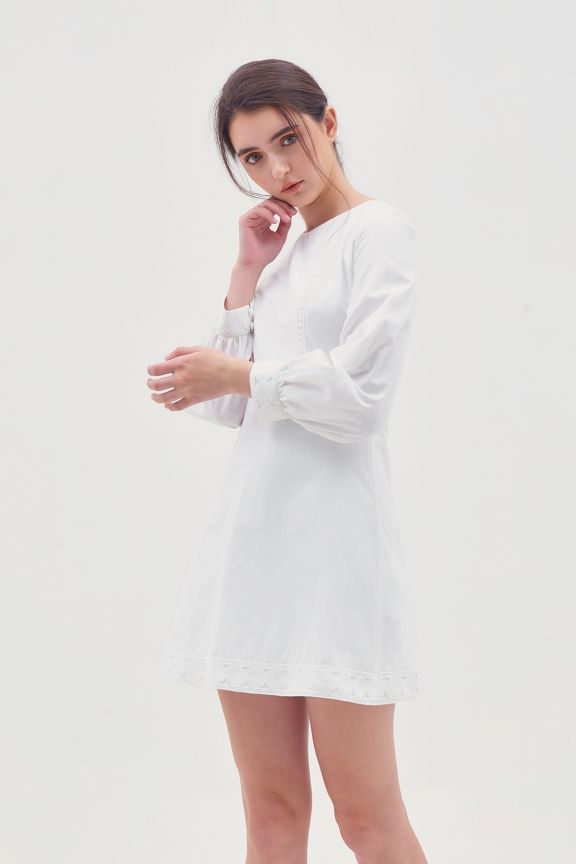 Đầm tay dài viền ren lai tay - ngực