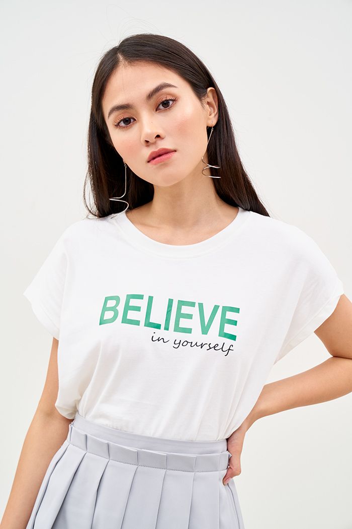 Áo thun in slogan believe in yourself