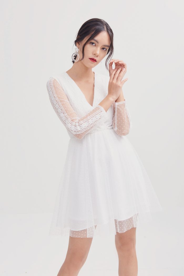 Đầm đắp chéo ngực nhấn ren