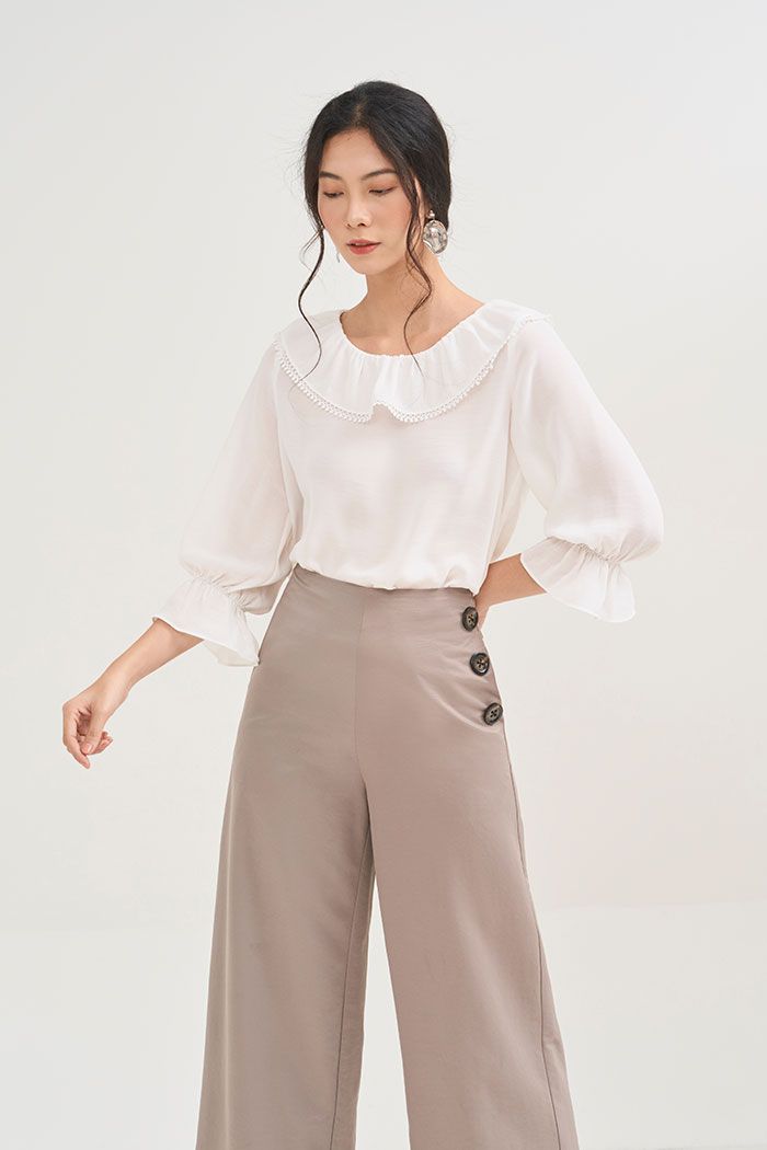 Áo cổ tròn tay dài bèo ren cổ