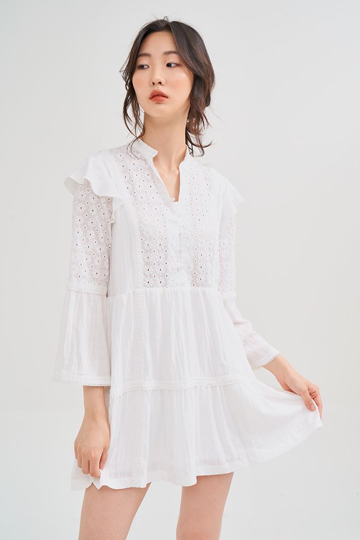 Đầm phối ren cotton thêu hoa tay loe viền ren