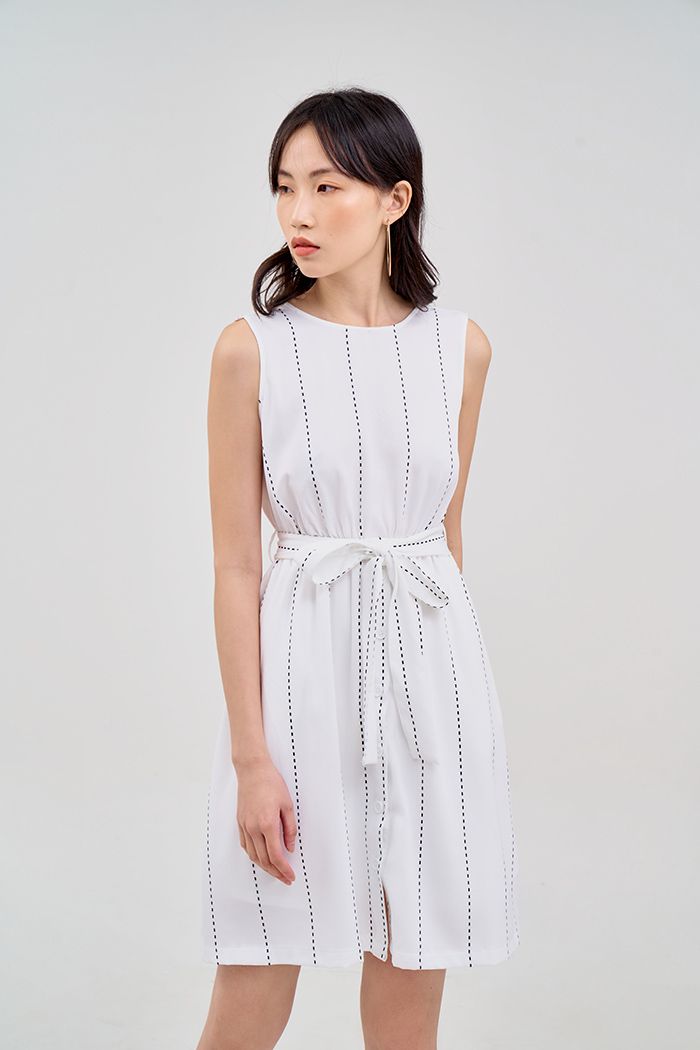 Đầm sát nách đắp chéo lưng nẹp tùng