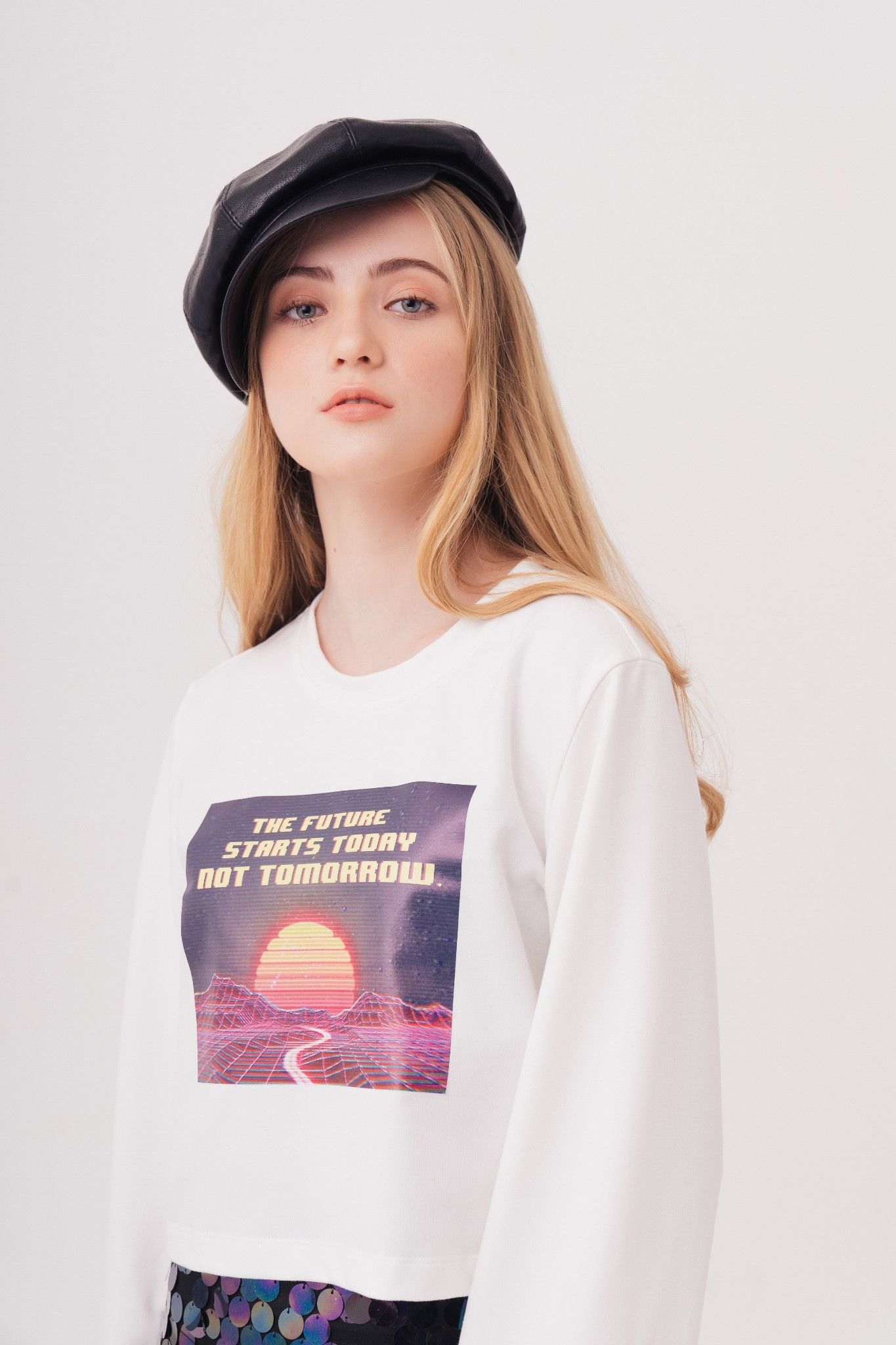 Áo thun sweater tay dài in decal film