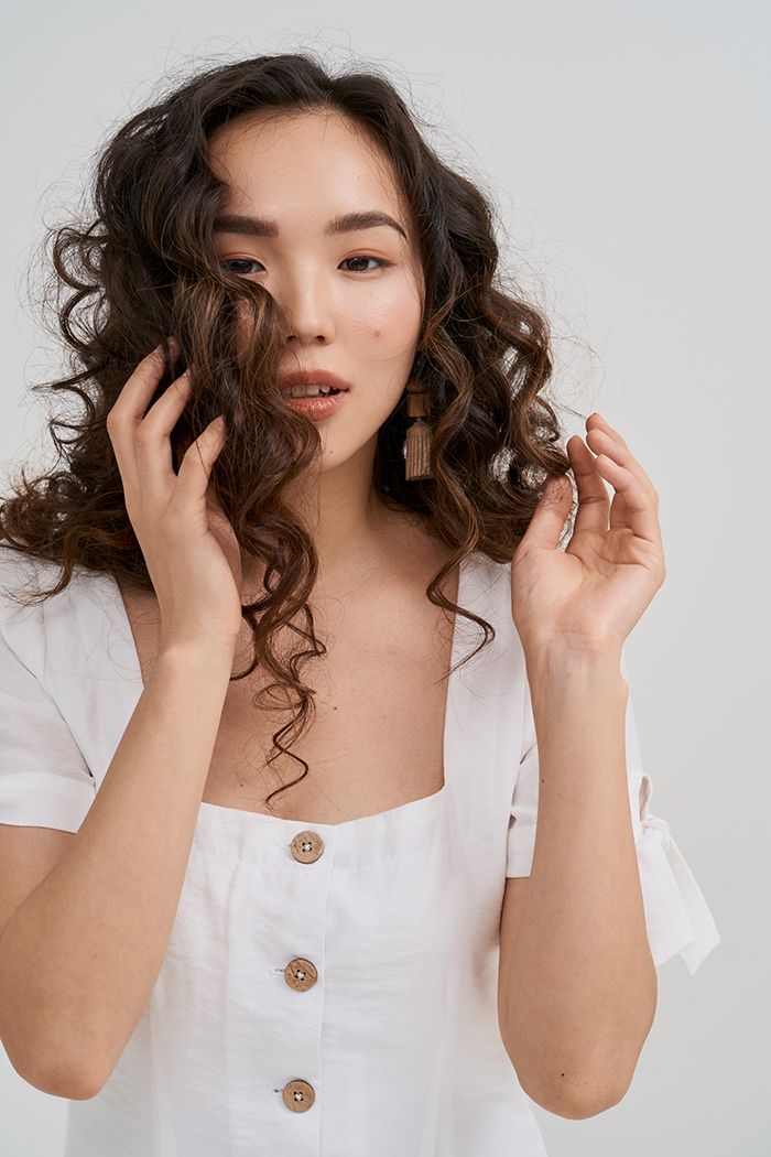 Đầm cổ vuông nẹp nút gỗ tay thắt nơ
